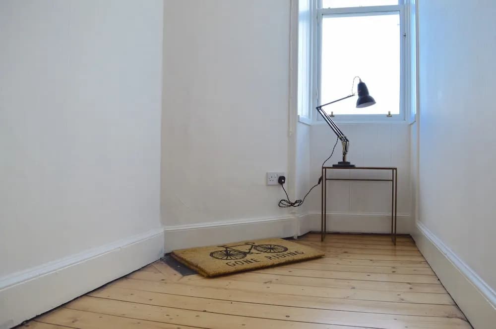 2 Bedroom Flat With Views of Holyrood - photo 12