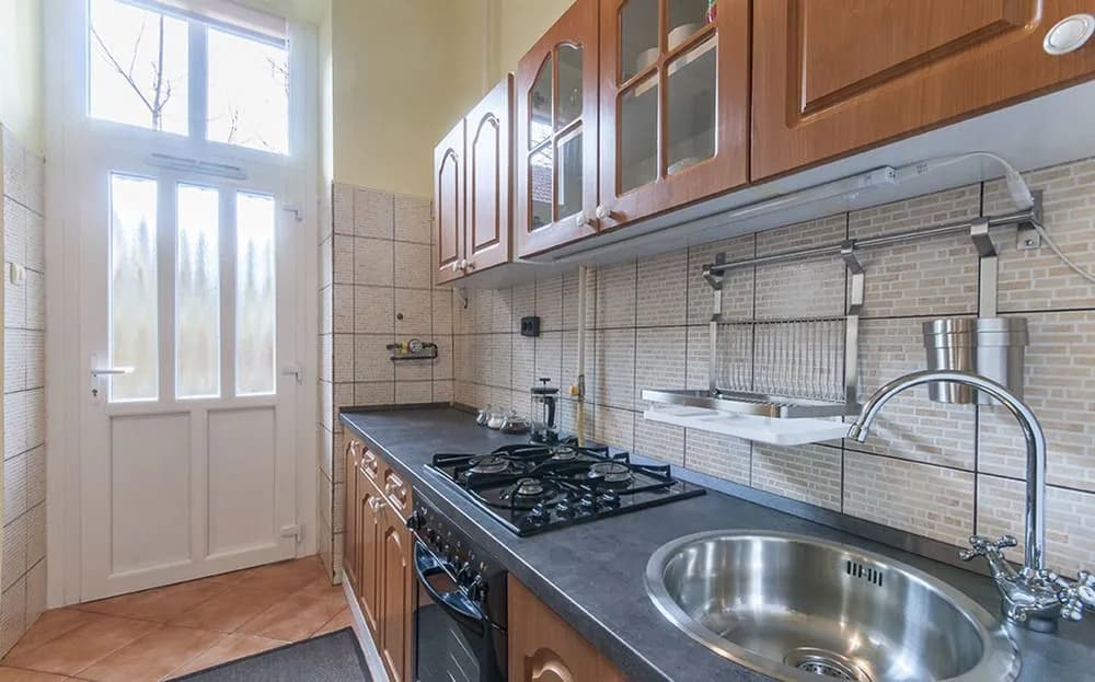 Curry Apartments - photo 16