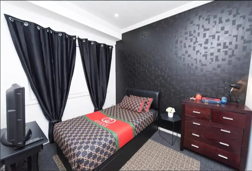Guildford villa - photo 2