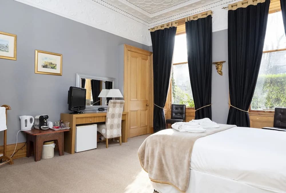 Claremont Guesthouse - photo 6