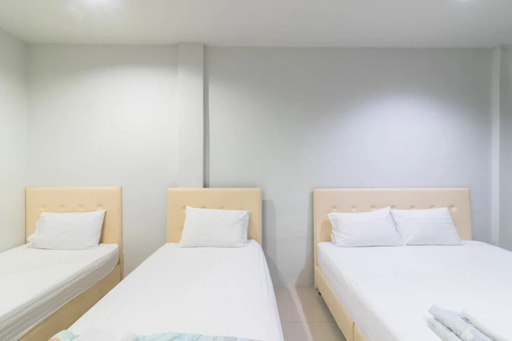 The Rooftop Residence Hostel - photo 43