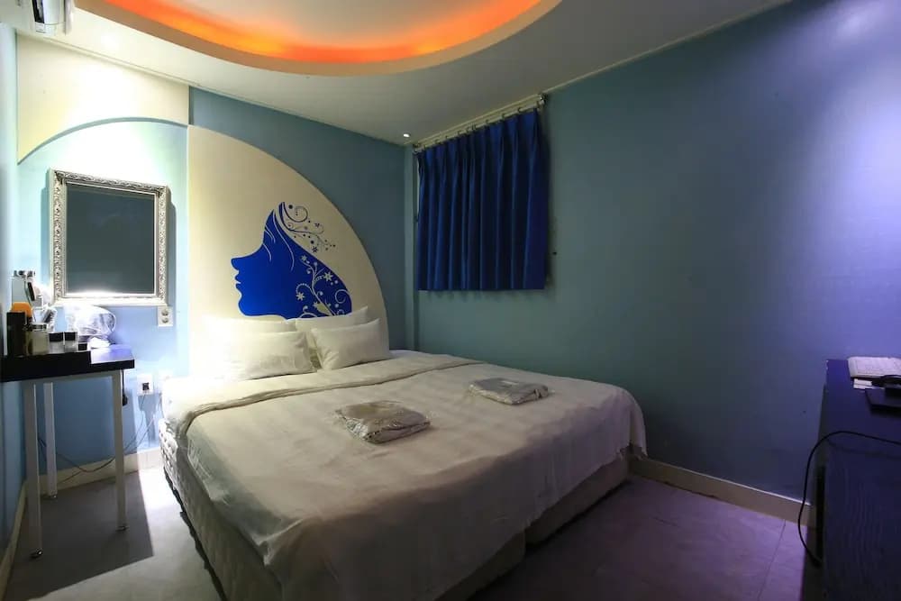 2U Motel - main photo
