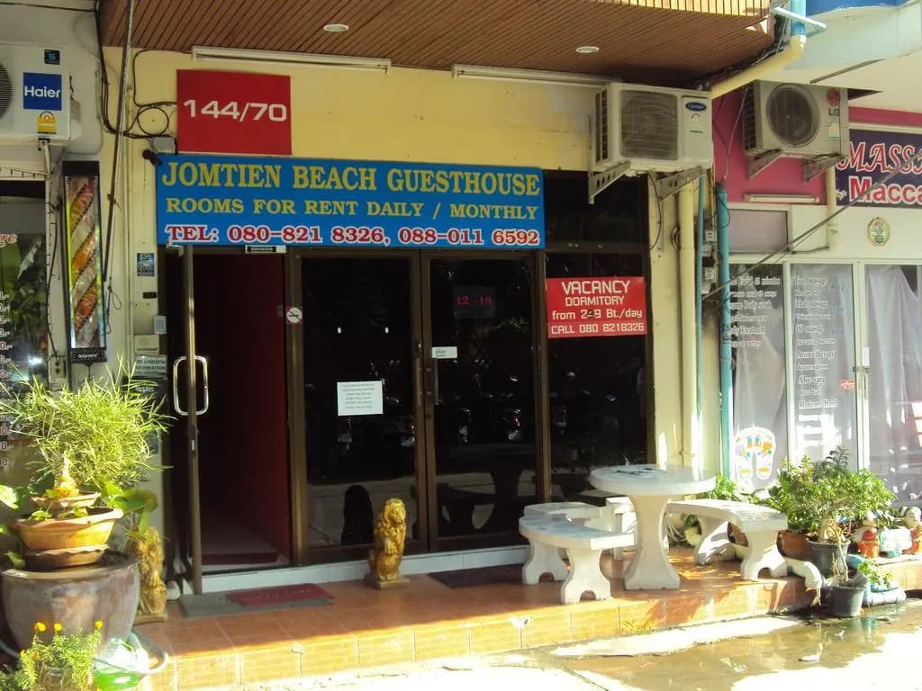 Jomtien Beach Guesthouse - photo 12