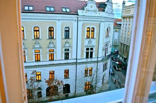 New Central Parliament Apartment - main photo