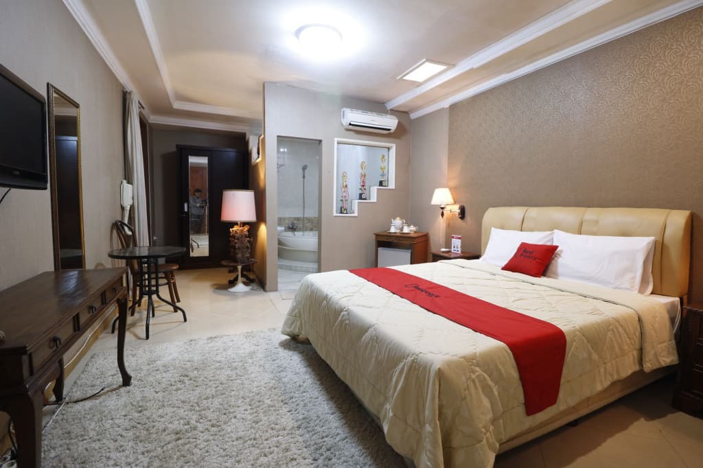 RedDoorz Plus @ Jalan Dharmawangsa - photo 13