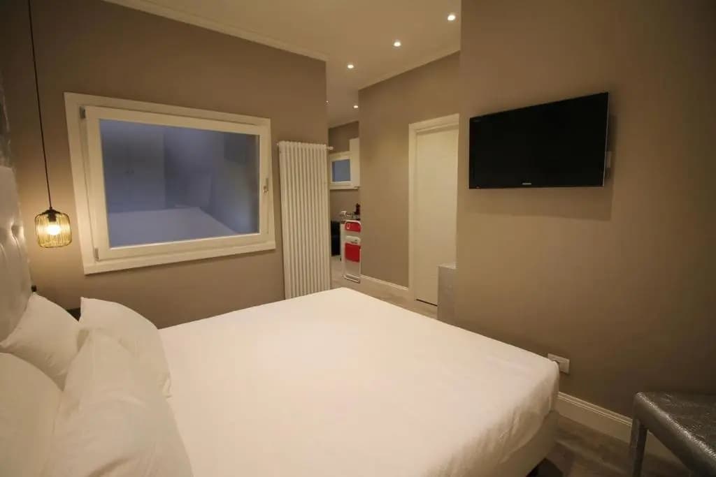 Bell Tower Studio Apartment - photo 2