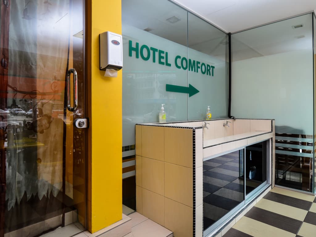 OYO 499 Comfort Hotel Sentul - photo 9