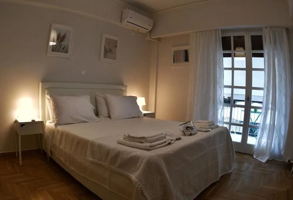 Top Koukaki Location 2 Bedrooms - main photo
