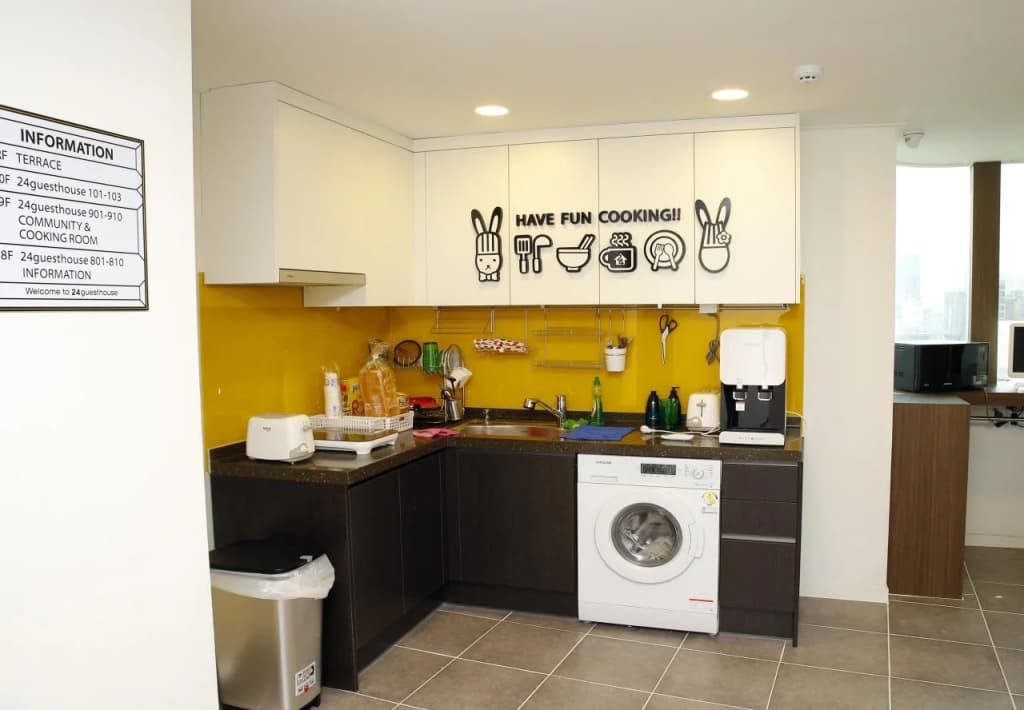 24 Guesthouse Sinchon Avenue - photo 12