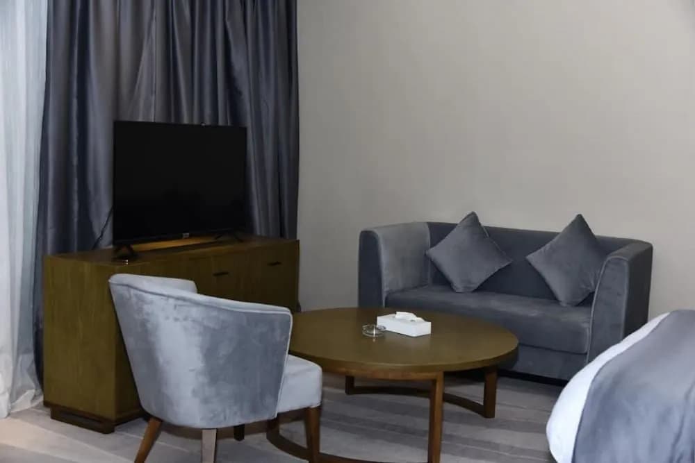 The Airport Hotel - photo 4