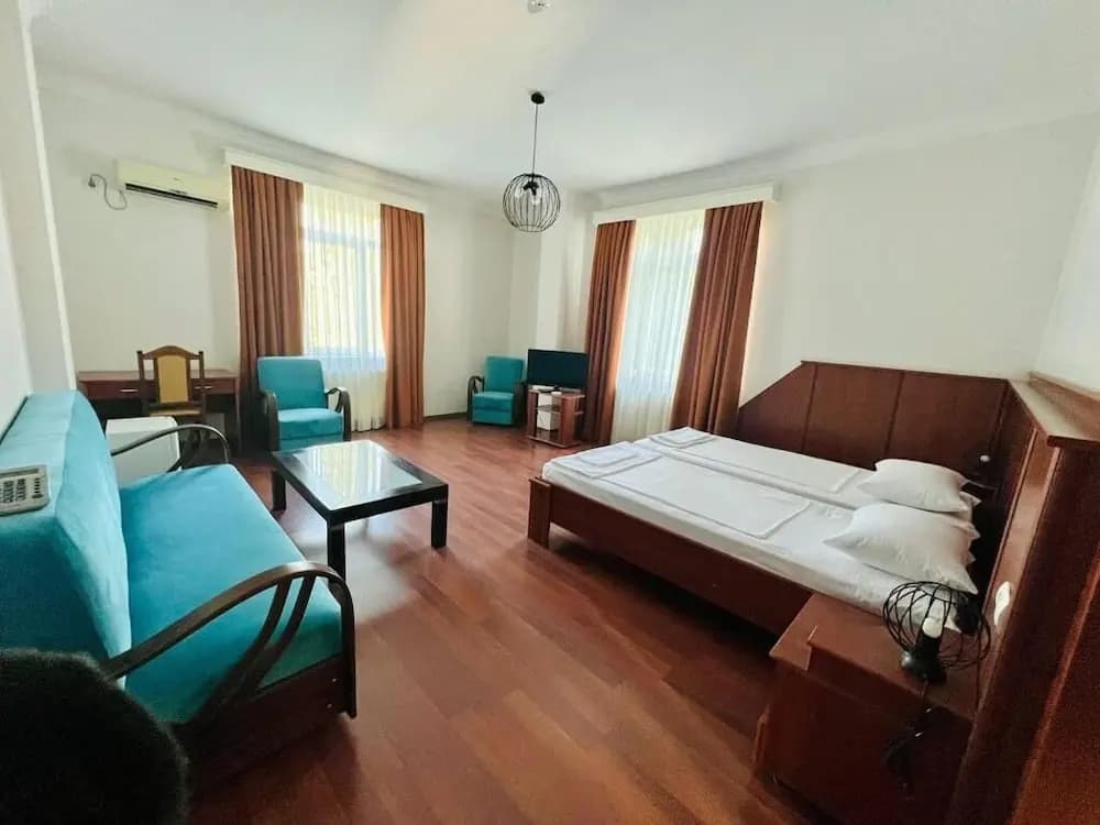 Hotel Aristocrat - photo 3