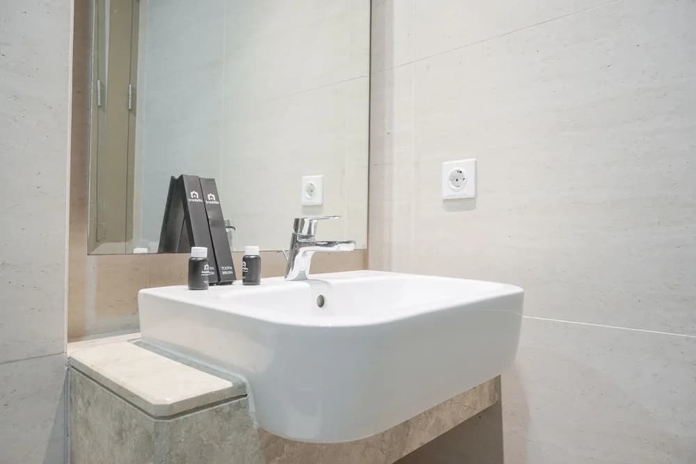 Fancy Designed Studio At Gold Coast Apartment - photo 7