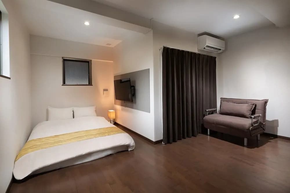 A&M House Enmachi Station - photo 4
