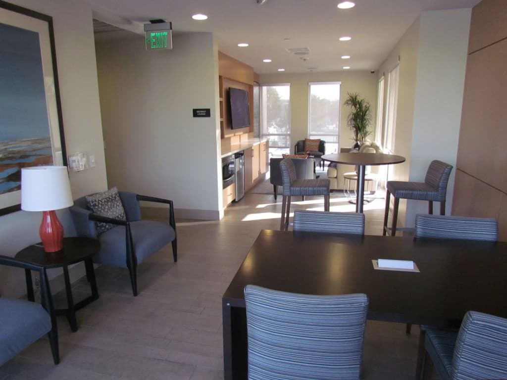 Apartment with Full Amenities - Miracle Mile - main photo
