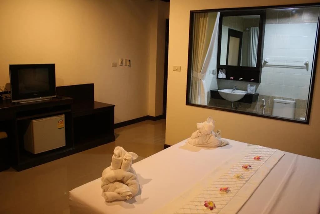 Santi White House Patong Hotel - photo 5
