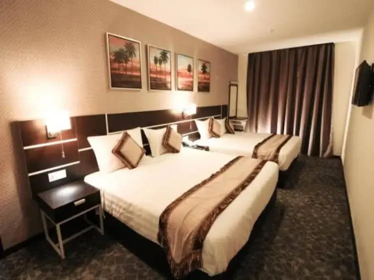Ritz Kapitol Hotel - photo 3