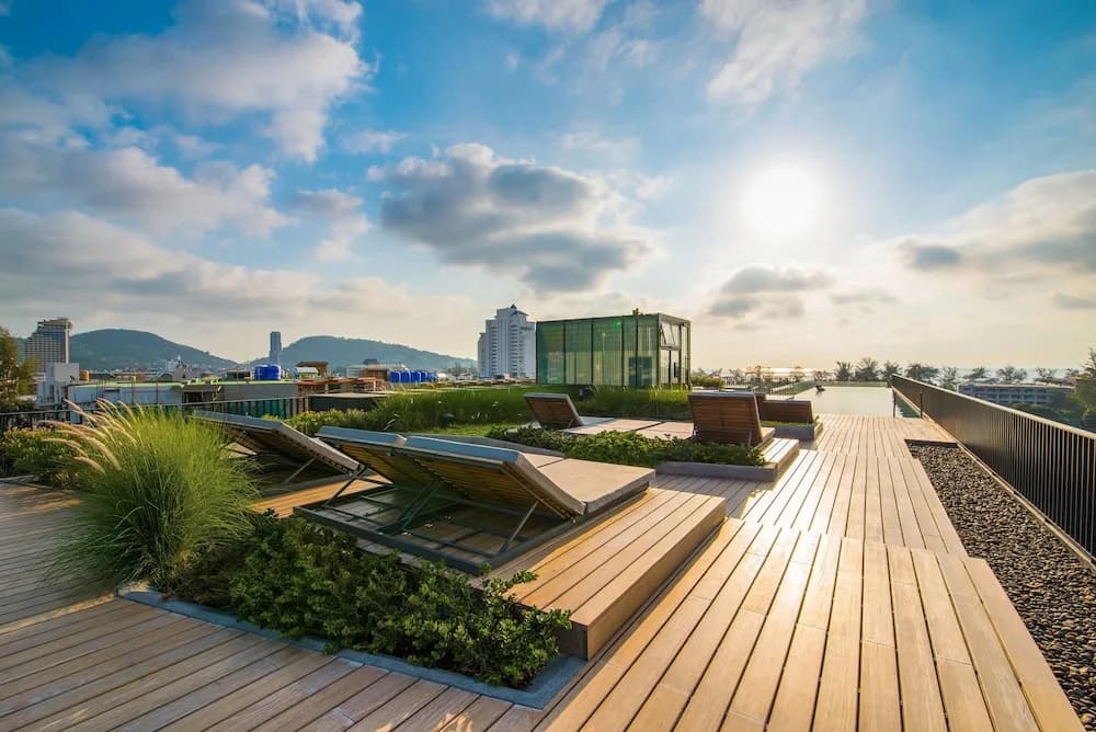 The Deck Patong By Favstay - photo 13