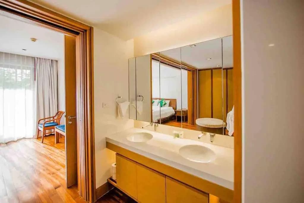 "beachfront 3br Luxe, Jacuzzi Pool On Naithon Beach" - photo 7