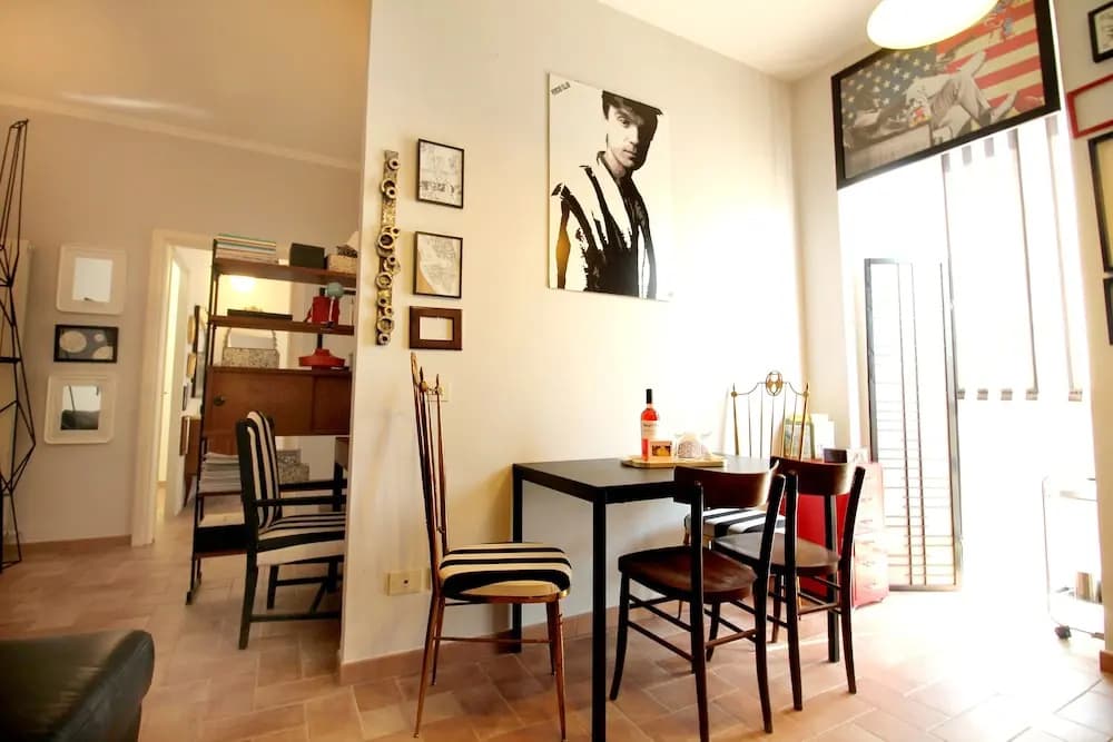 Groovy Rome Art Apartment - photo 4