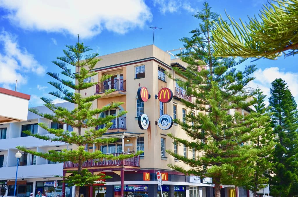 Mad Monkey Coogee Beach Hostel - photo 11