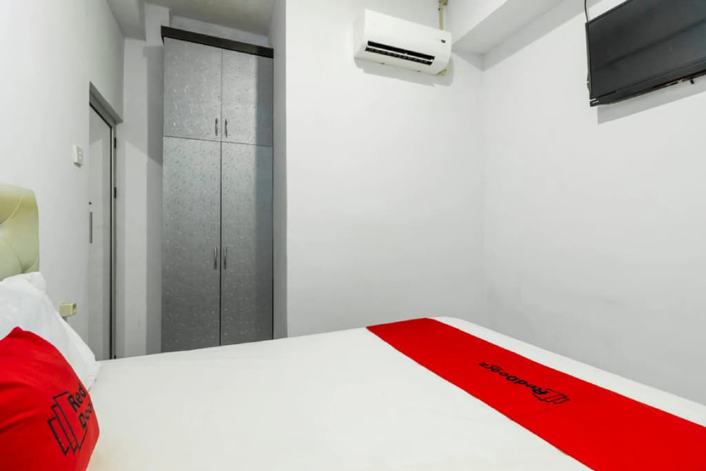 Reddoorz near Gajah Mada Plaza 2 - photo 3