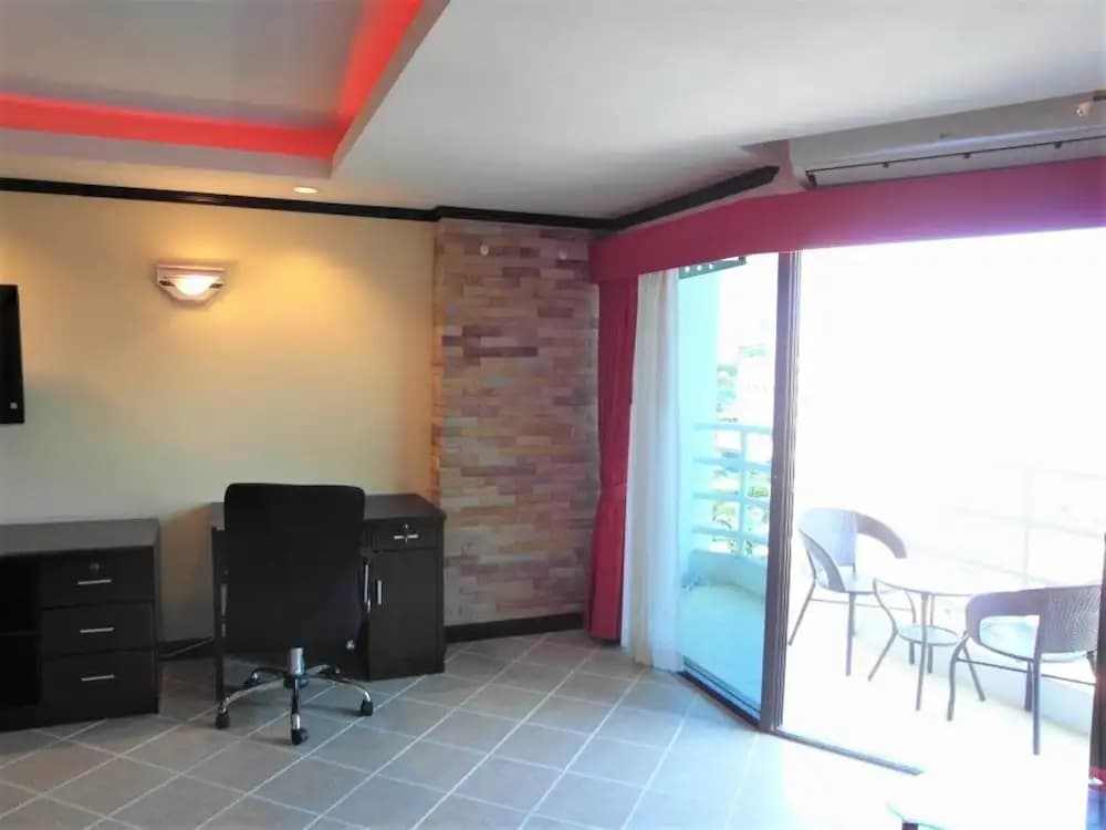 View Talay 2A 5th floor studio apartment with European style kitchen - photo 2