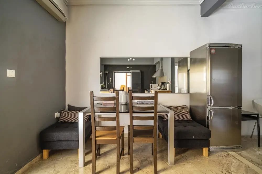 Impeccable 3-bed Apartment in Athens - photo 10