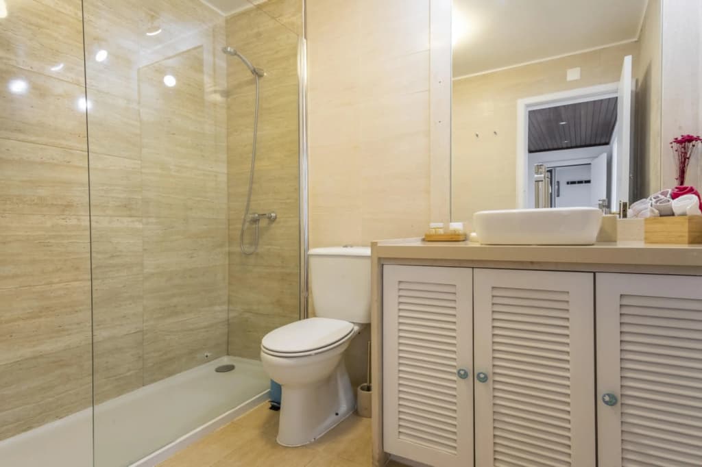 LV Premier Chiado CH2 Balcony, Spacious, Elevator - photo 10