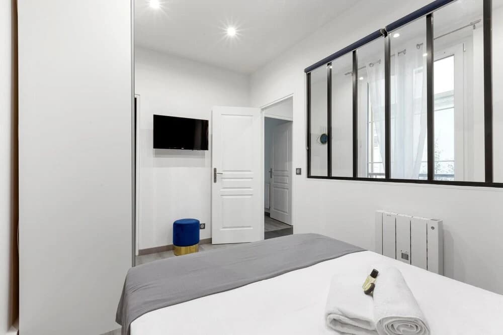 Beautiful Quiet Designer Apartment in Paris - photo 5