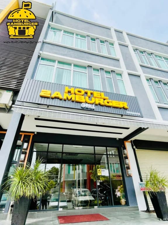 Hotel Zamburger Grill - photo 4