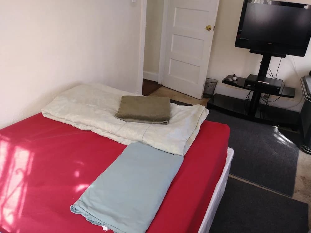 SleepCheap BnB - photo 3