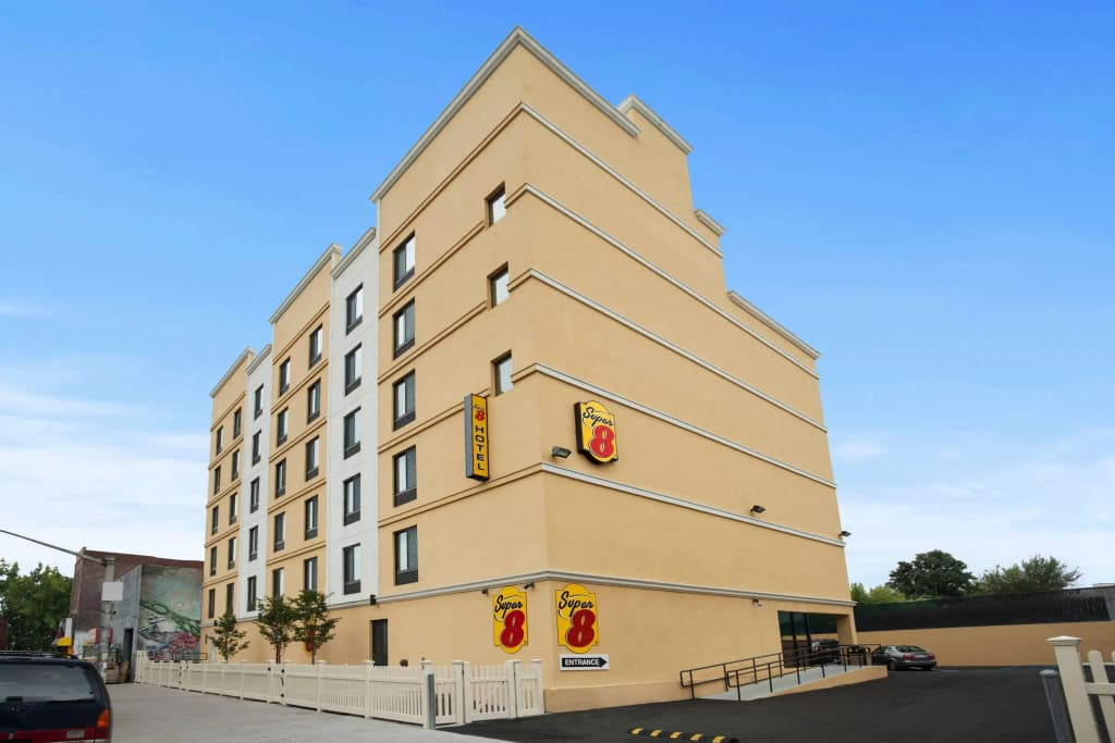 Super 8 By Wyndham Bronx - main photo