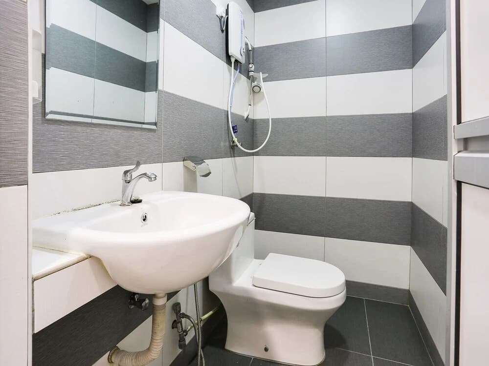 Rich Hotel by OYO Rooms - photo 7