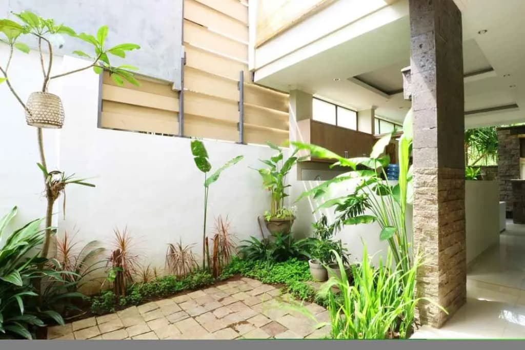 Pulasari Homestay & Villa - photo 2