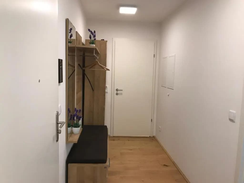 Spacious, Modern 1-bdrm Apt near VIC & Austria Ctr - photo 10