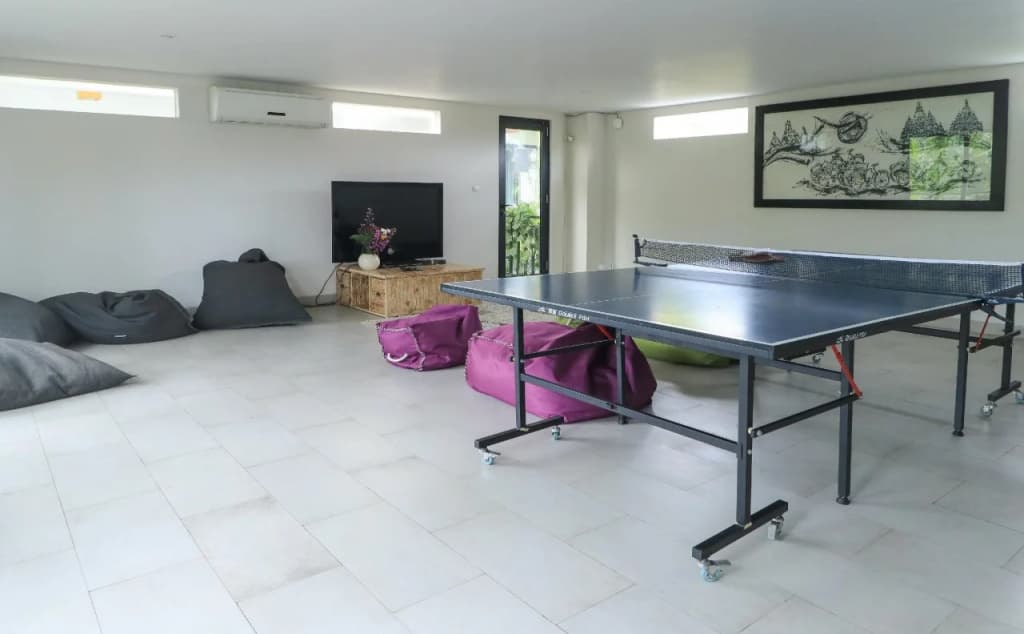 Base Guesthouse and Hostel - photo 8