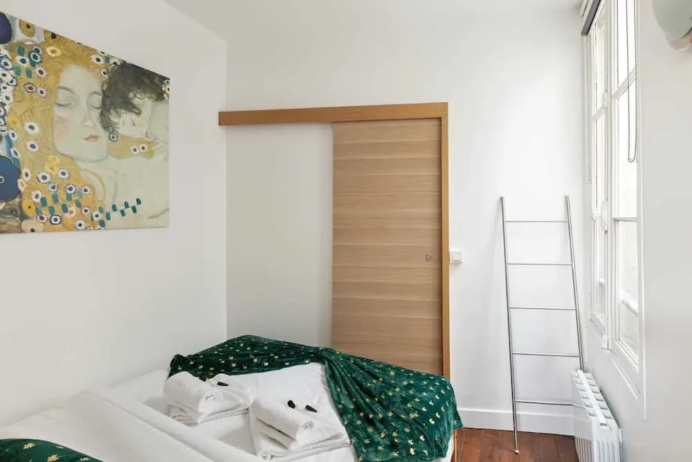 Quaint Apartment With Rooftop Views of Montmarte - photo 6