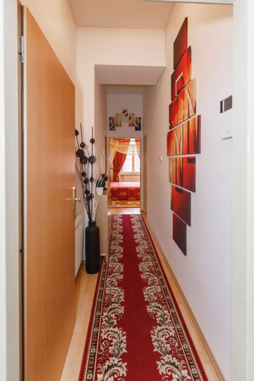 Castle Apartments - photo 8