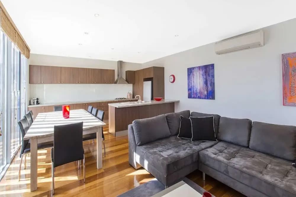 Elwood Townhouse Delight - main photo