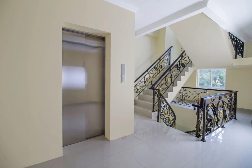 RedDoorz Plus @ Cideng Barat - photo 10