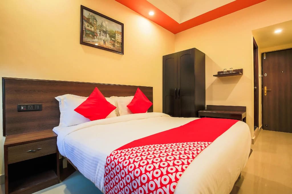 OYO Flagship 76609 Shiv Hotel Sector 33 Begampur - photo 2