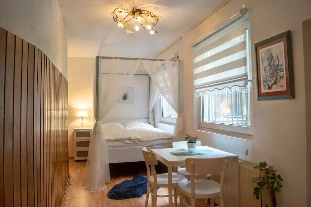 Timeless 2BR Near Downtown - main photo