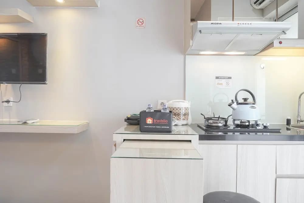 Well Designed And Cozy Studio At Bassura City Apartment - photo 6