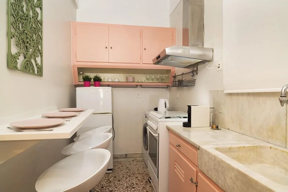 Vintage Apartment next to Acropolis Museum - photo 12