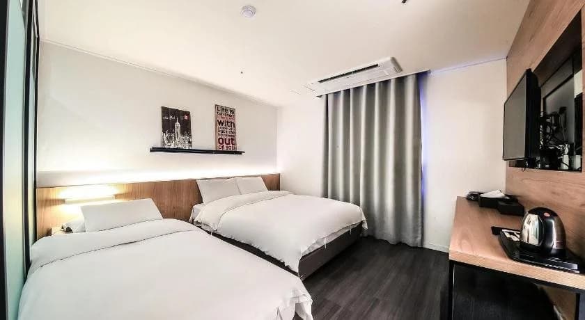 Blvd Hotel - photo 36