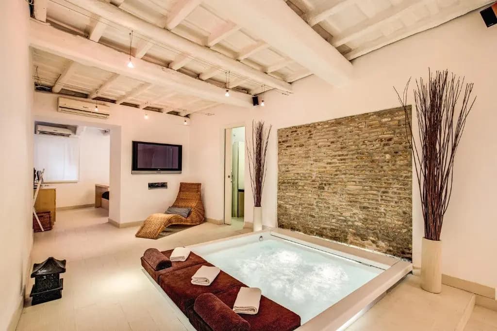 YH Jacuzzi Suite - photo 3