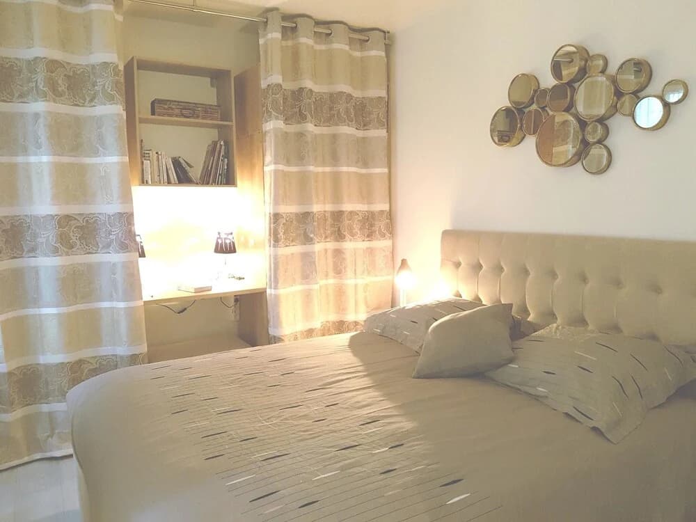 Apartment With one Bedroom in Paris, With Wifi - photo 2