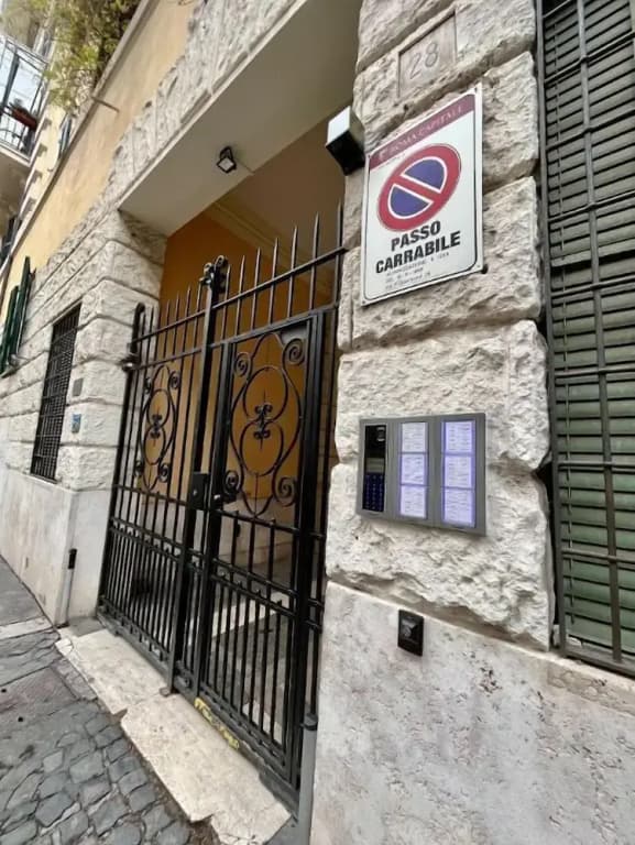 5vaticanrooms - main photo