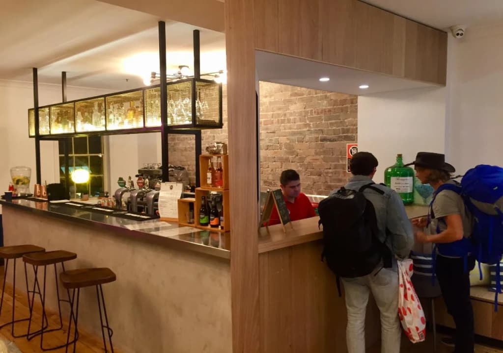 Mad Monkey Coogee Beach Hostel - photo 12