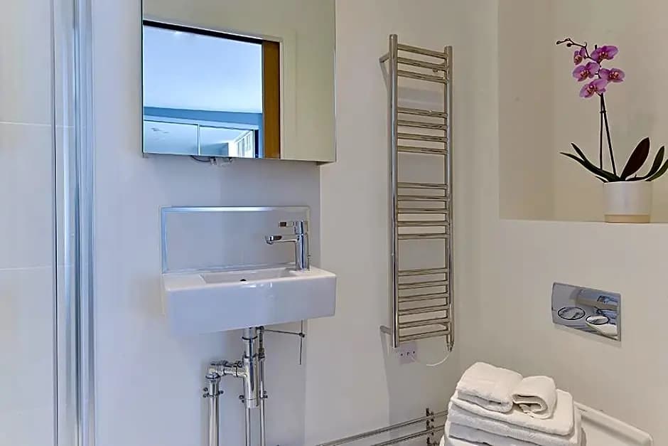 Tower Bridge City Apartments - photo 8